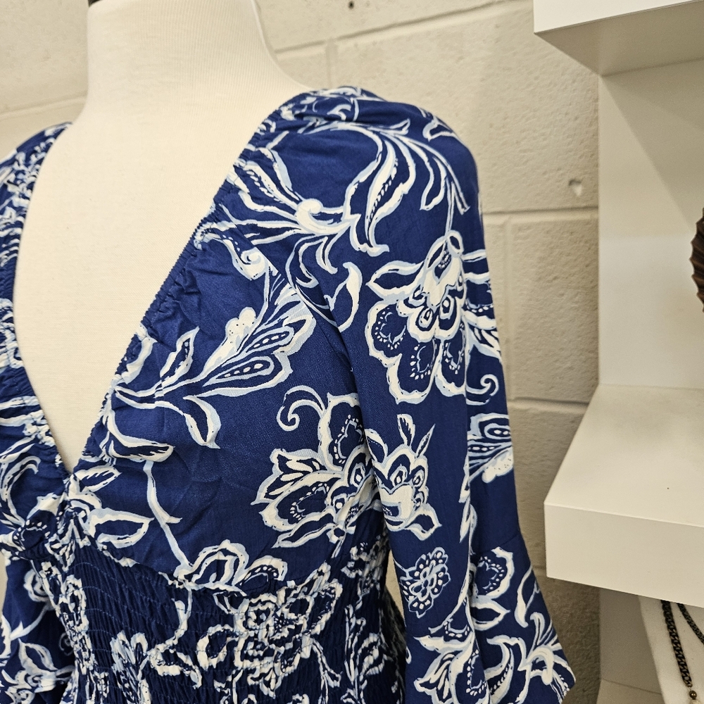 Bell Sleeve Hibiscus Print Dress - Picture 2 of 10